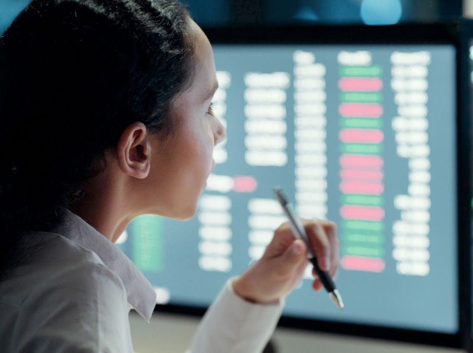A business owner reviews data at her computer of details from her earnify fleet rewards program.